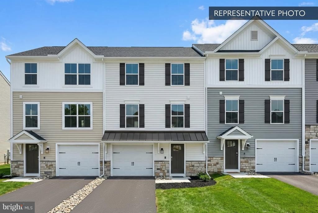 214 PINE CREST VILLAGE DRIVE , PINE GROVE, PA 17963