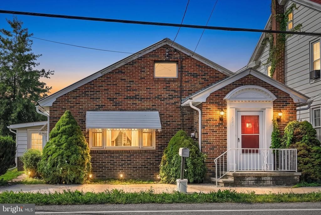 625 E MAIN STREET , HEGINS, PA 17938
