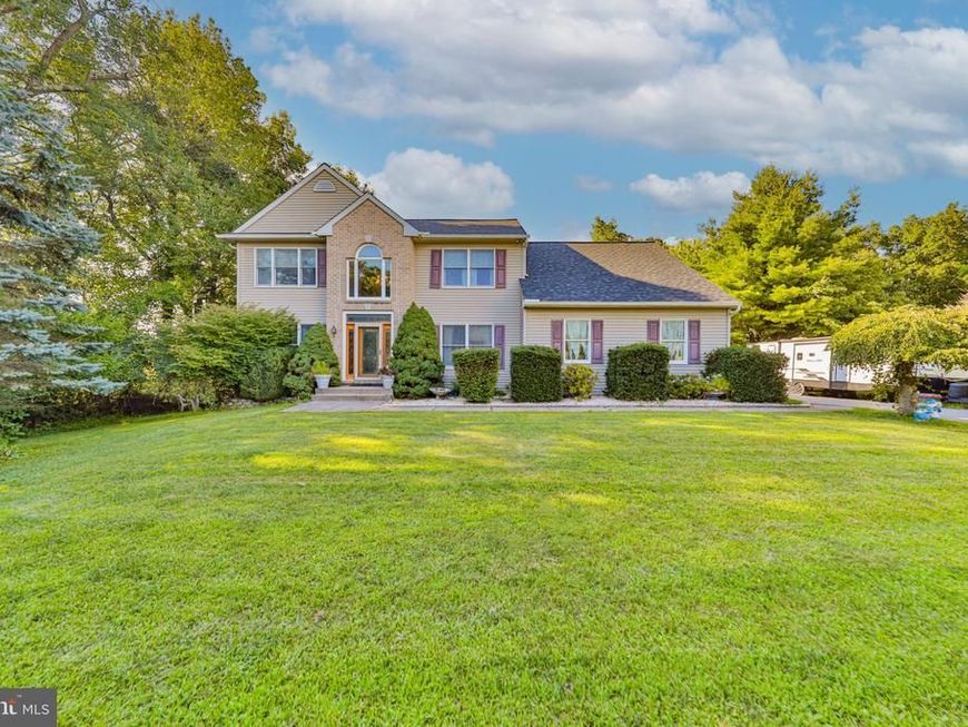 4132 Crest Drive, Stroudsburg, PA 18360 Main Photo