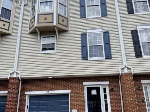 32 E MCCAULLEY COURT, WILMINGTON, DE 19801