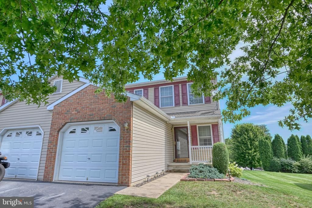 9 GRASSHOPPER COURT, MYERSTOWN, PA 17067