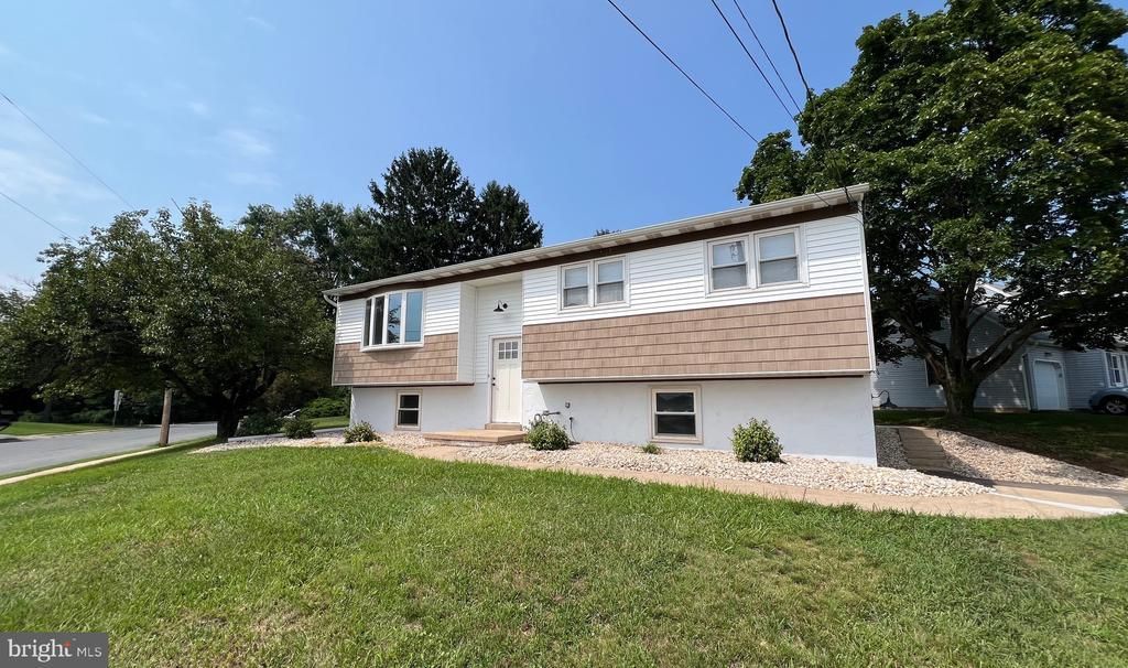 42 MULBERRY COURT, DOVER, PA 17315