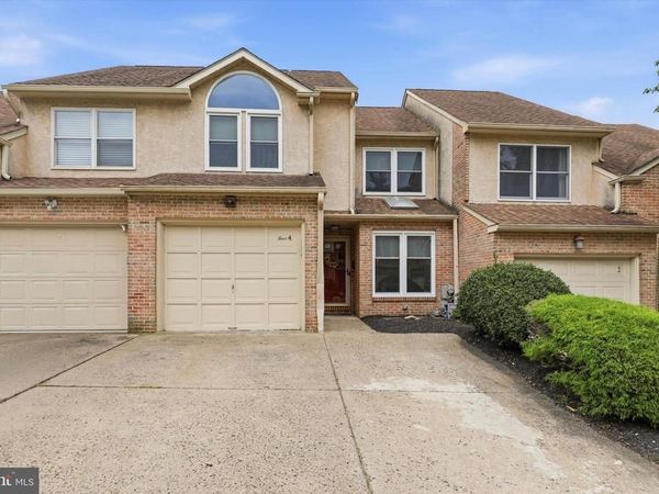 4 SUMMIT COURT, PLYMOUTH MEETING, PA 19462