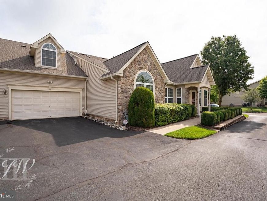 126 Fairway Drive, Unit 141, Warminster, PA 18974 Main Photo