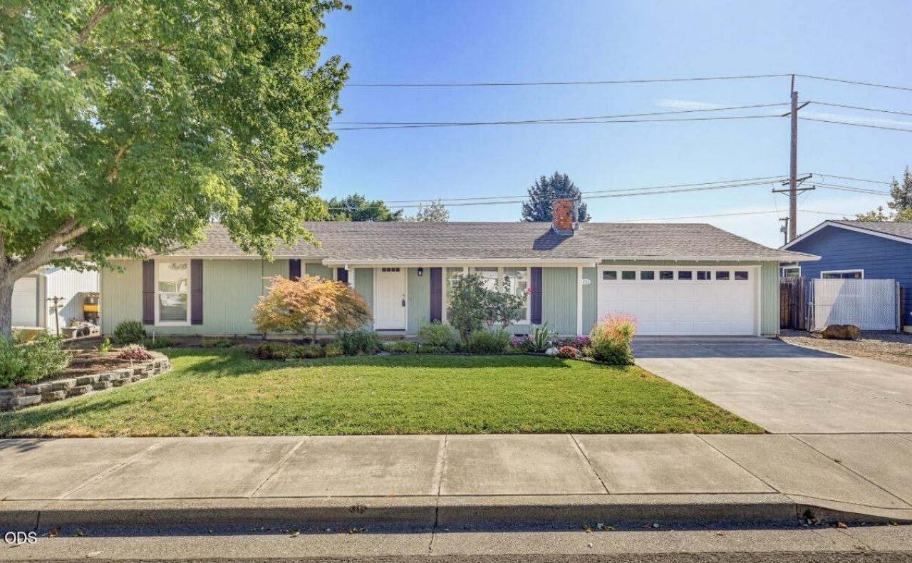 1832 Nancy Avenue, Central Point, OR 97502 Main Photo