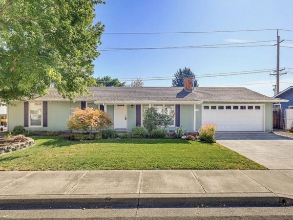 1832 Nancy Avenue, Central Point, OR 97502