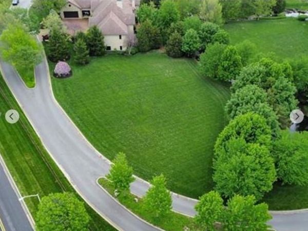 8309 Maplewood Lane, Lenexa, KS 66215