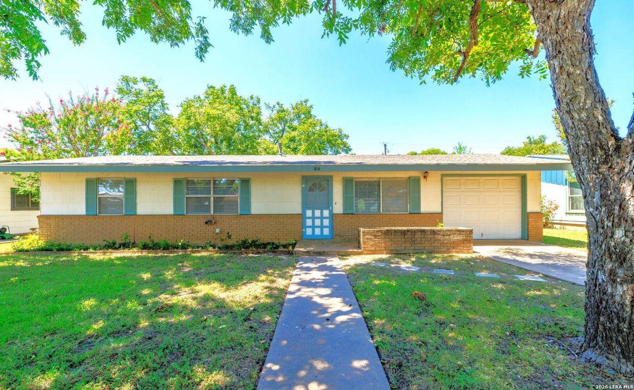 814 Sunset Street, Fredericksburg, TX 78624 Main Photo