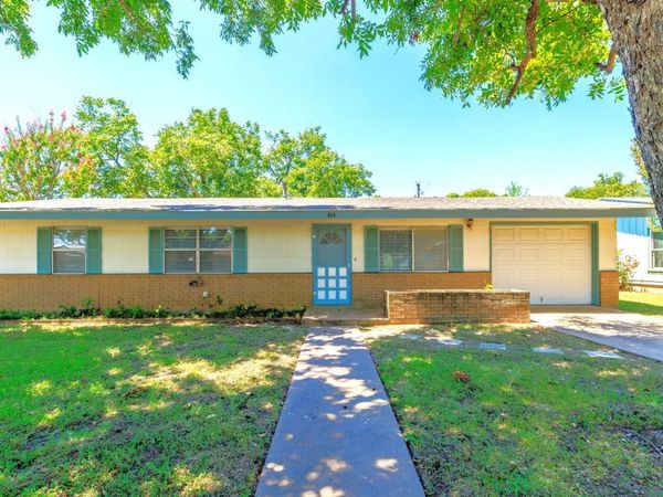 814 Sunset Street, Fredericksburg, TX 78624