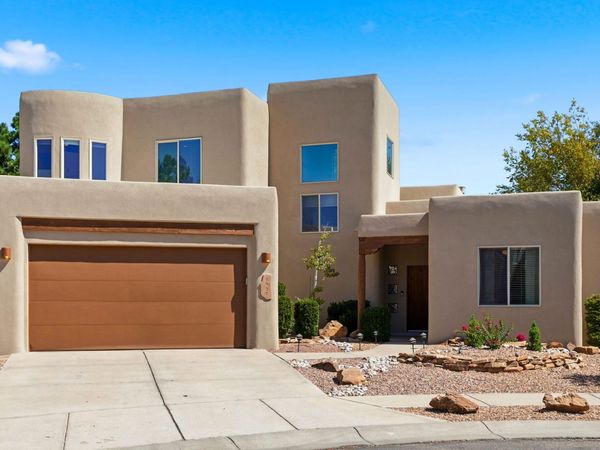 8927 Helmick Place NE, Albuquerque, NM 87122