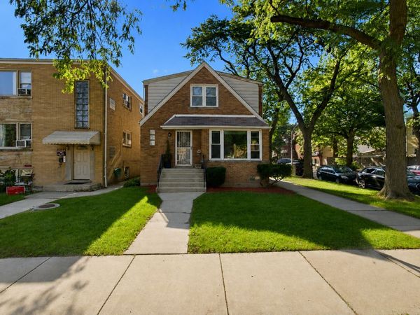 3858 N Sawyer Avenue, Chicago, IL 60618
