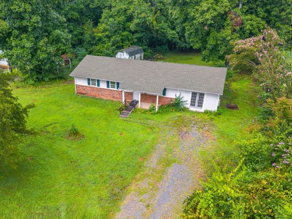 1069 Palmyra Rd , Clarksville, TN 37040
