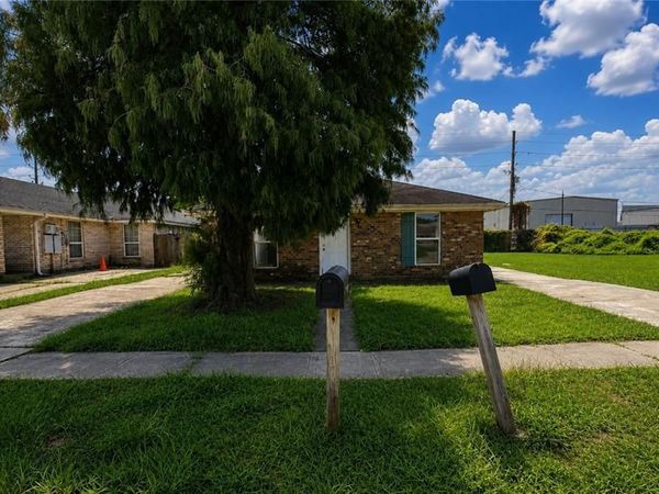 8506 VALOR Drive, Chalmette, LA 70043