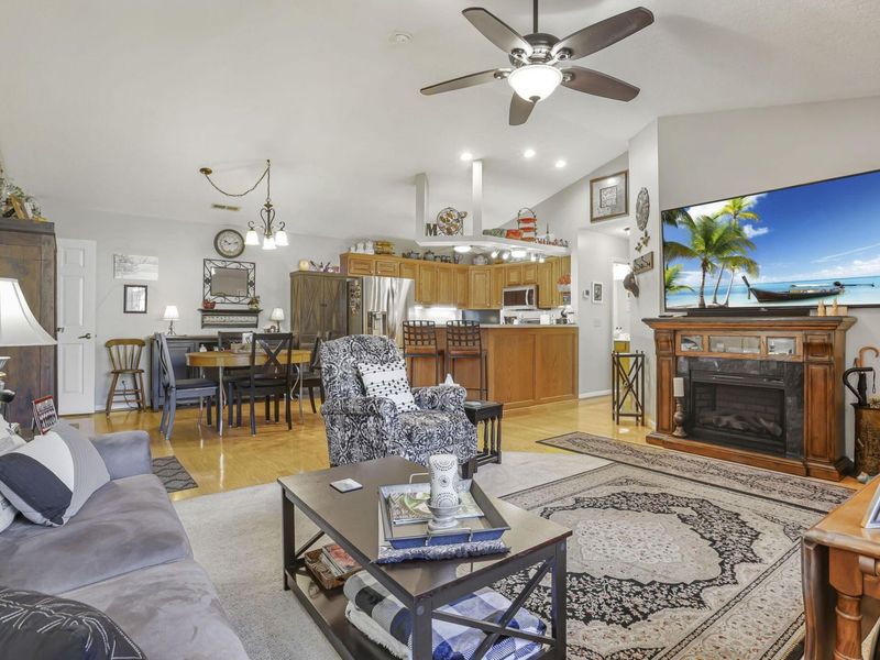 738 Windsor Lane, Heath, OH 43056 Photo 7