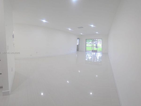 3050 NW 106th Ave, Unit 7, Sunrise, FL 33322
