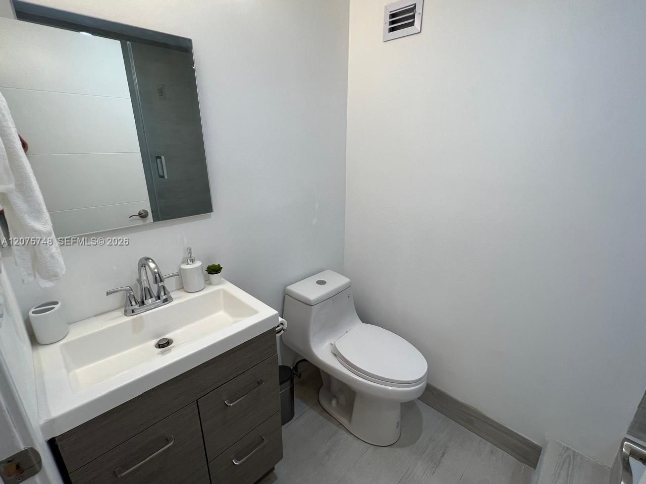 5601 Collins Ave , Unit 412A, Miami Beach, FL 33140 Photo
