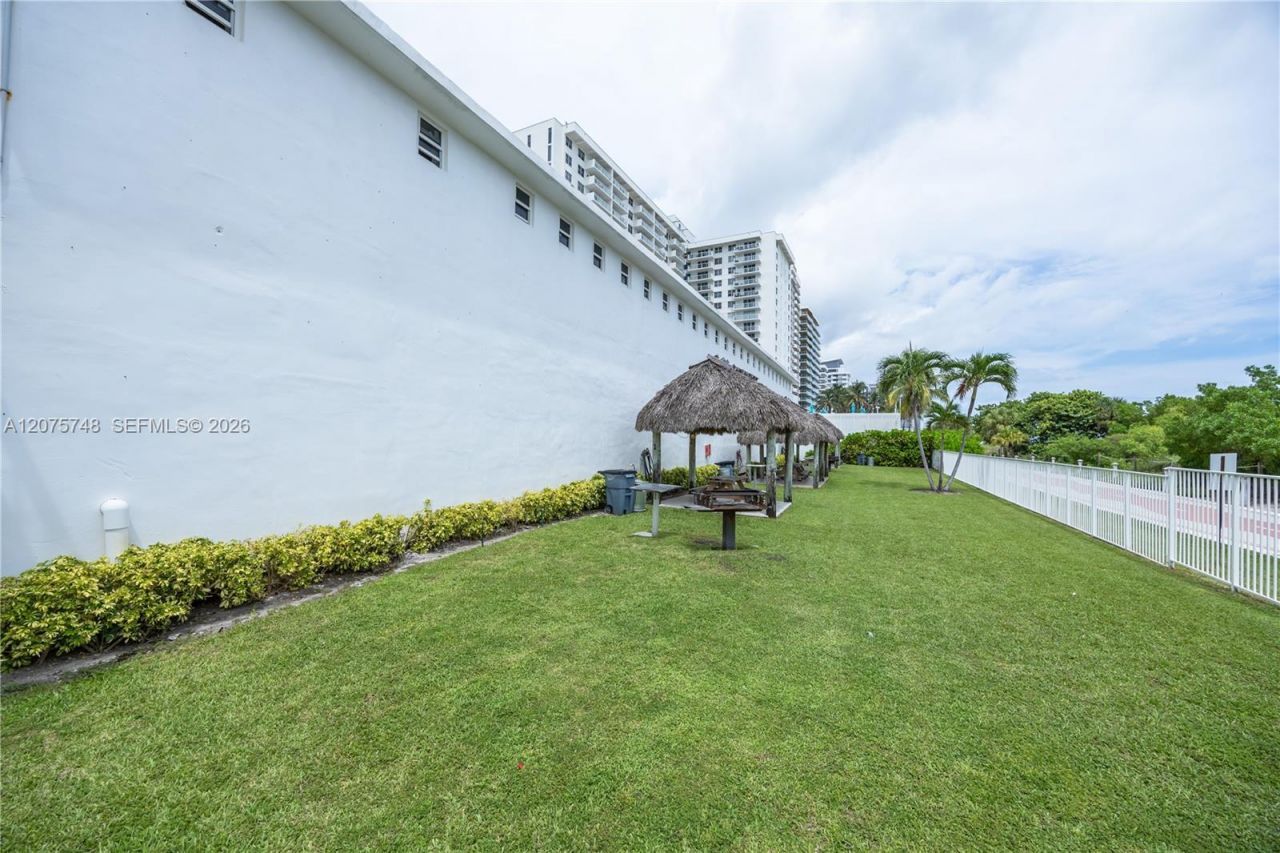 5601 Collins Ave , Unit 412A, Miami Beach, FL 33140 Photo