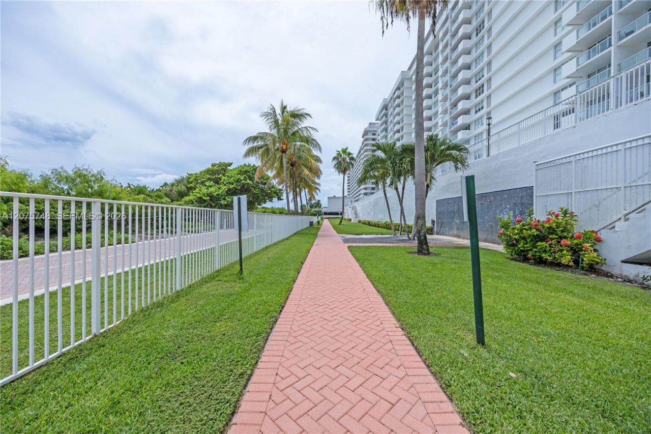 5601 Collins Ave , Unit 412A, Miami Beach, FL 33140 Photo