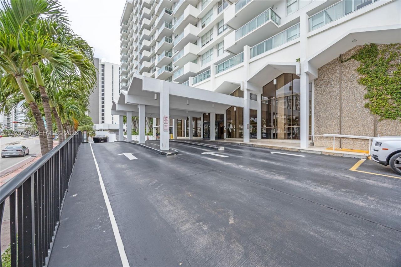 5601 Collins Ave , Unit 412A, Miami Beach, FL 33140 Photo