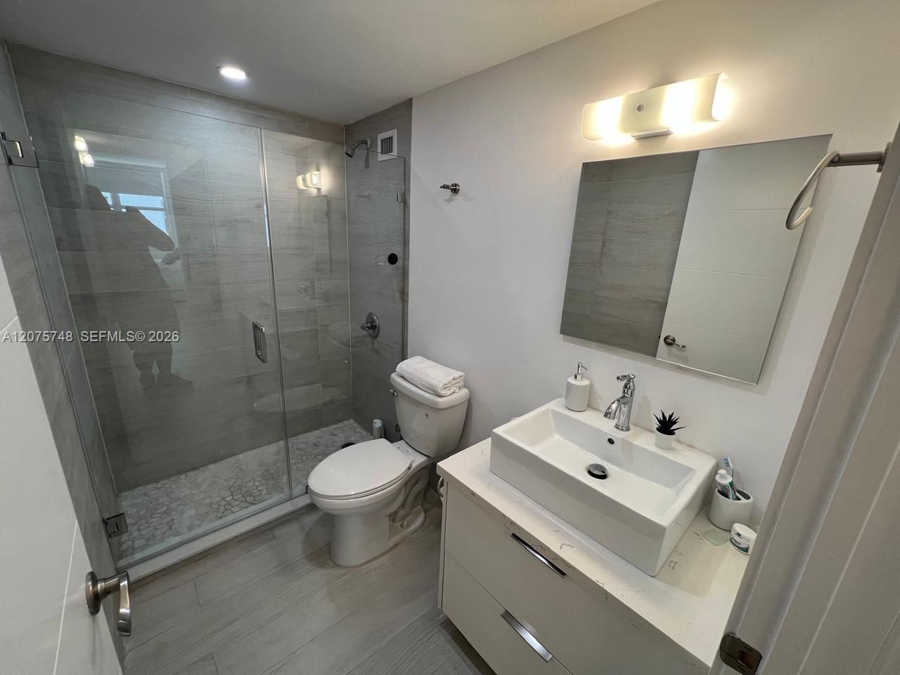 5601 Collins Ave , Unit 412A, Miami Beach, FL 33140 Photo