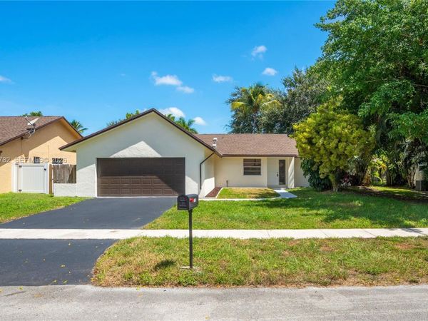 7389 NW 48th Pl , Lauderhill, FL 33319