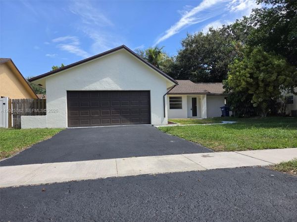 7389 NW 48th Pl , Lauderhill, FL 33319