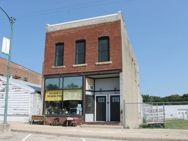 154-156 E Railroad Street, Leland, IL 60531