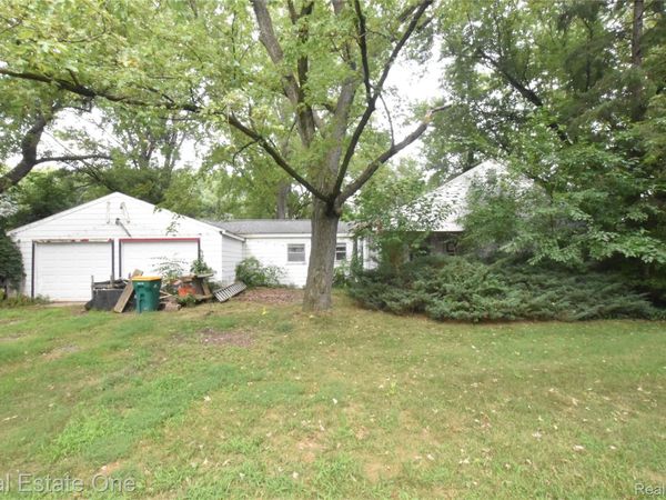 3482 W Maple Road, Wixom, Mi 48393