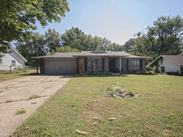 2516 S Weaver Avenue, Springfield, MO 65807