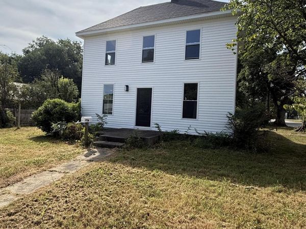 402 E Olive Street , Bolivar, MO 65613