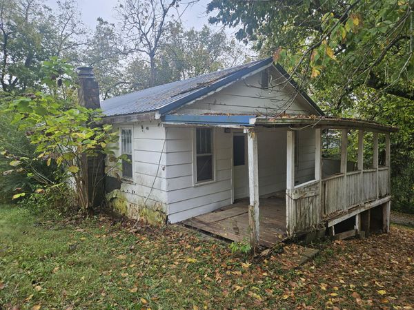 17882 3rd Street, Eminence, MO 65466