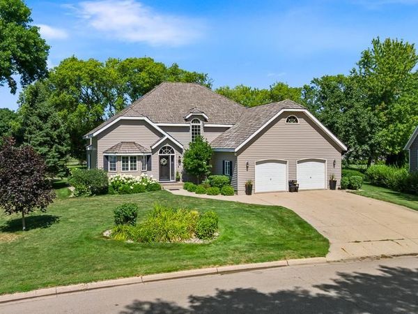 1203 Parkside Drive, Marshall, MN 56258