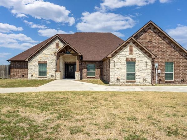 829 Meadow Lark Lane, Red Oak, TX 75154