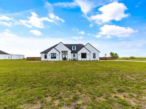 8410 County Road 301 , Grandview, TX 76050