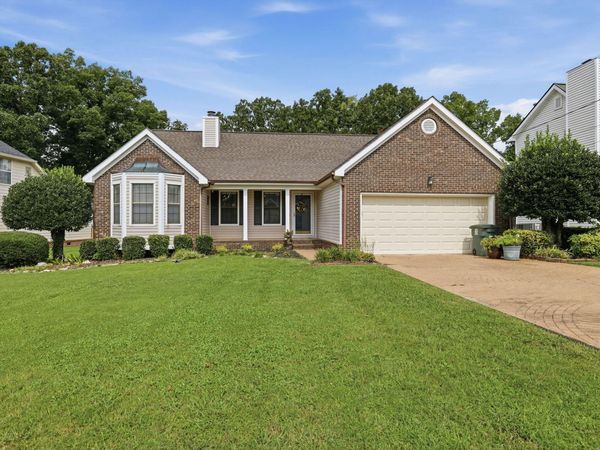 2411 Charleston Square , Chattanooga, TN 37421
