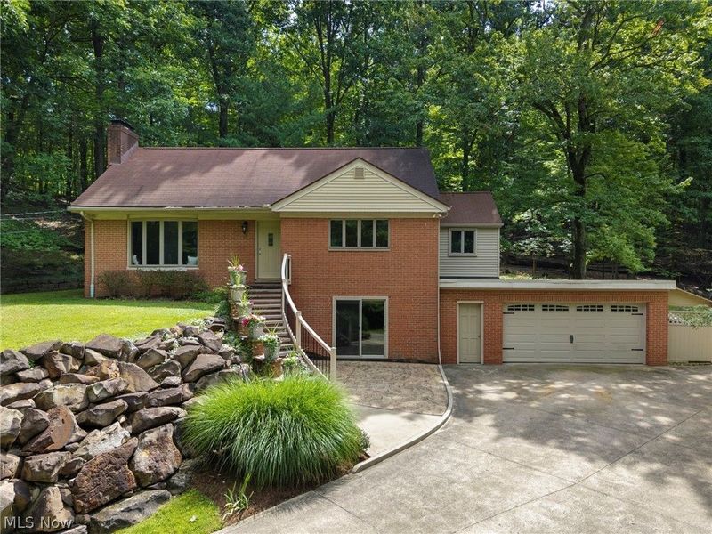 2675 W Ridgewood Drive, Parma, OH 44134 Photo 2