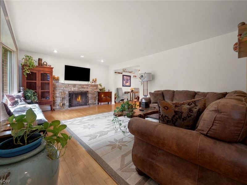2675 W Ridgewood Drive, Parma, OH 44134 Photo 4