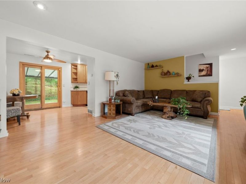 2675 W Ridgewood Drive, Parma, OH 44134 Photo 7