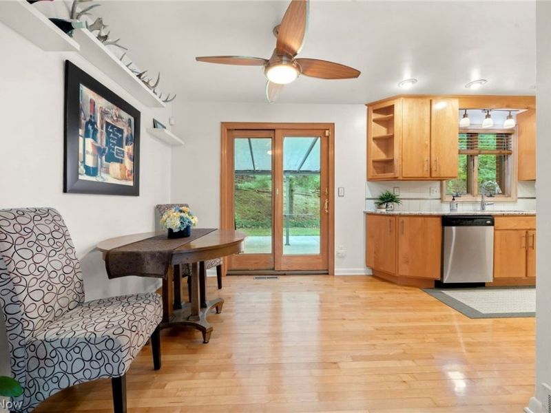 2675 W Ridgewood Drive, Parma, OH 44134 Photo 8