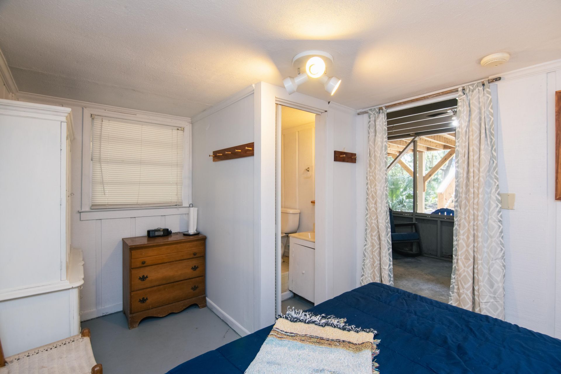 506 Jungle Road Photo 32