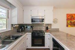 506 Jungle Road photo 4