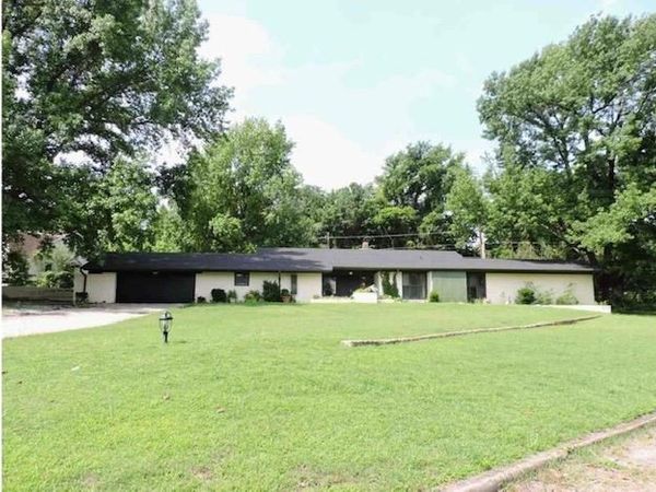 1001 Sunset Drive, Wewoka, OK 74884