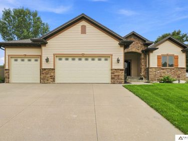 2001 Country Meadows Place, Beatrice, NE 68310