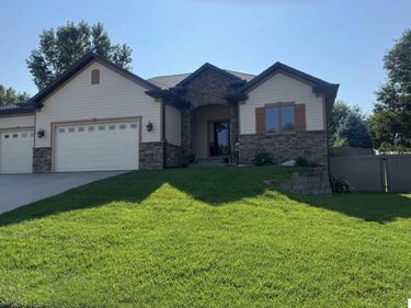 2001 Country Meadows Place, Beatrice, NE 68310