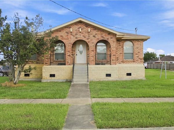 3017 SHANNON Drive , Violet, LA 70092