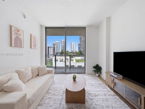 90 NE 32nd st , Unit 811, Miami, FL 33137