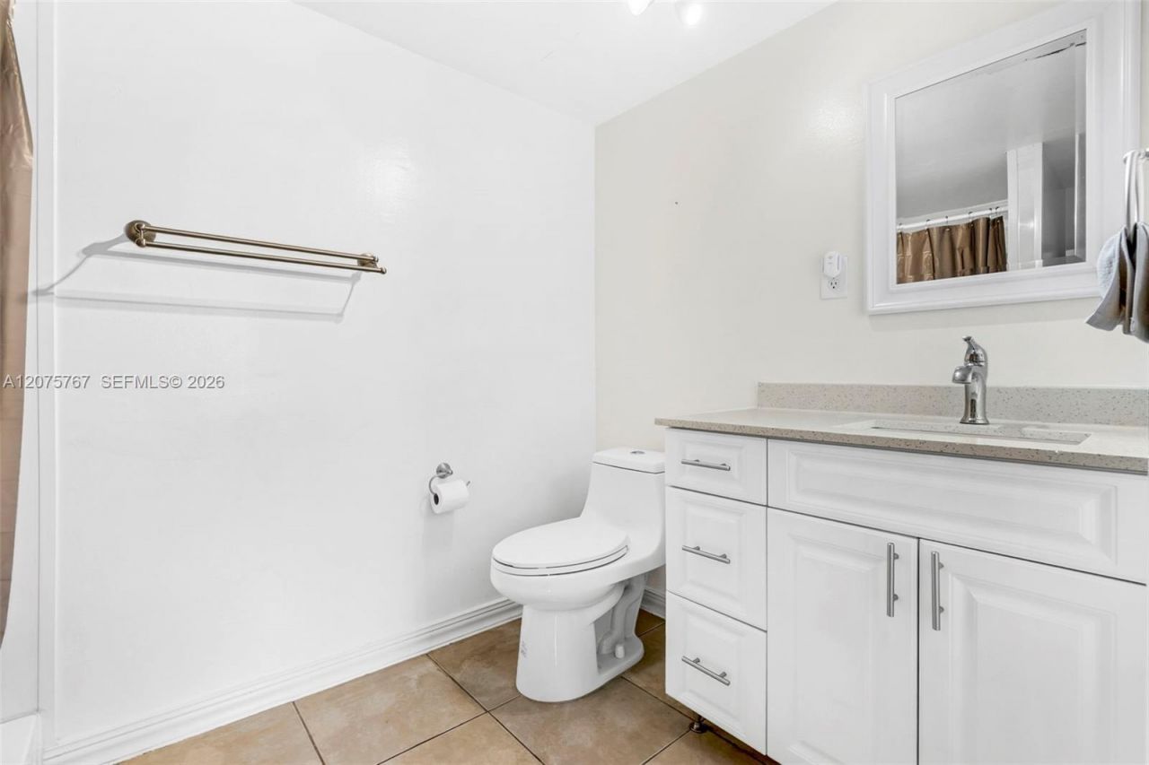 6049 W 14th Ct, Hialeah, FL 33012 Photo