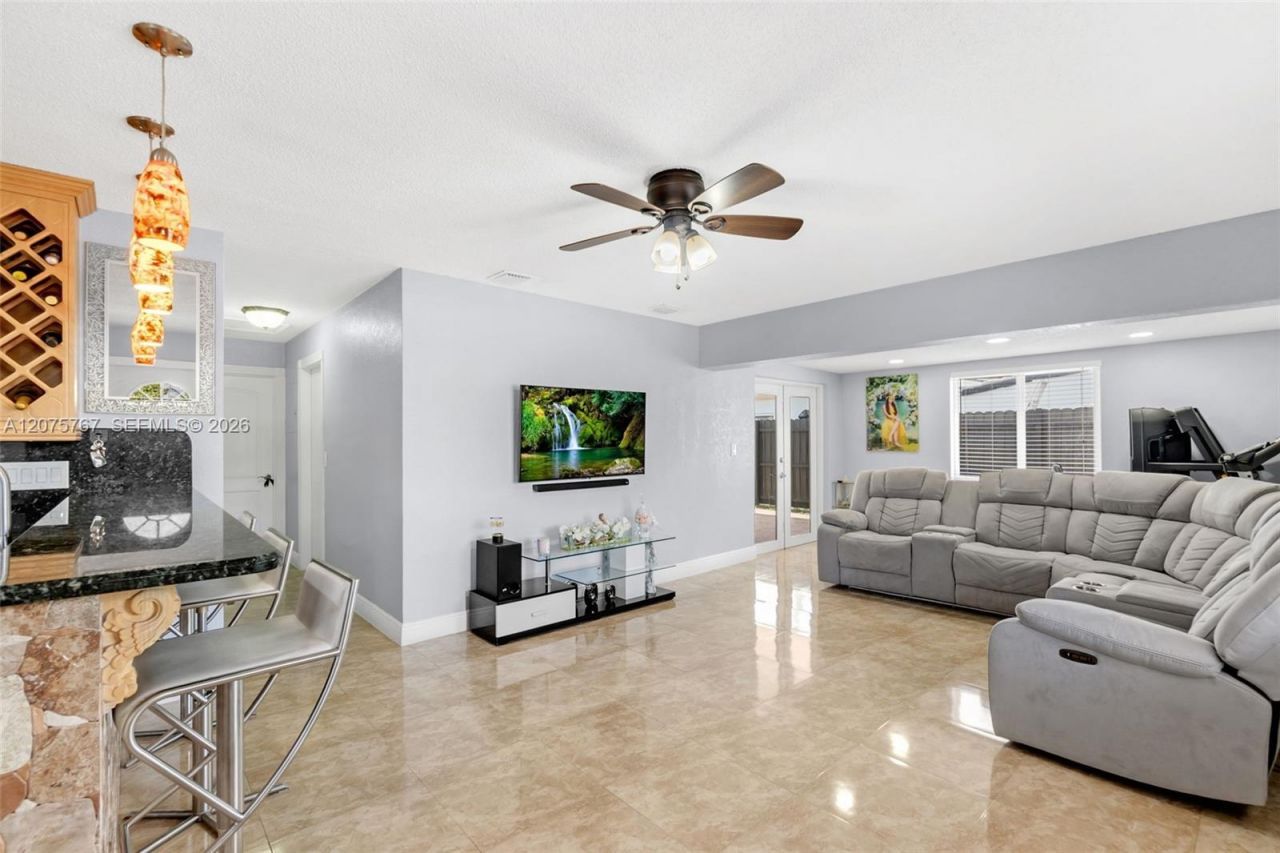 6049 W 14th Ct, Hialeah, FL 33012 Photo