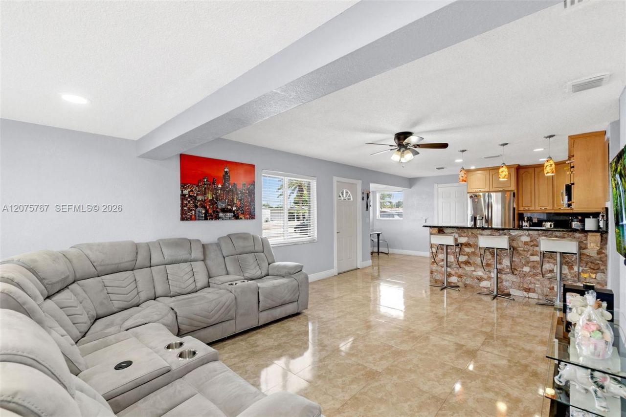 6049 W 14th Ct, Hialeah, FL 33012 Photo