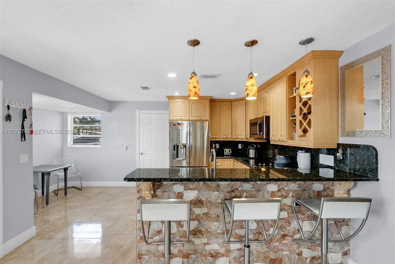 6049 W 14th Ct, Hialeah, FL 33012 Photo